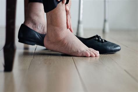 yaşlılarda ayak şişmesi neden olur